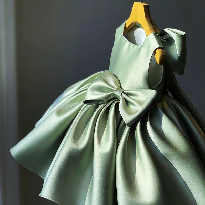 Impressive Dress with a Royal Feel – Mini Miracle
